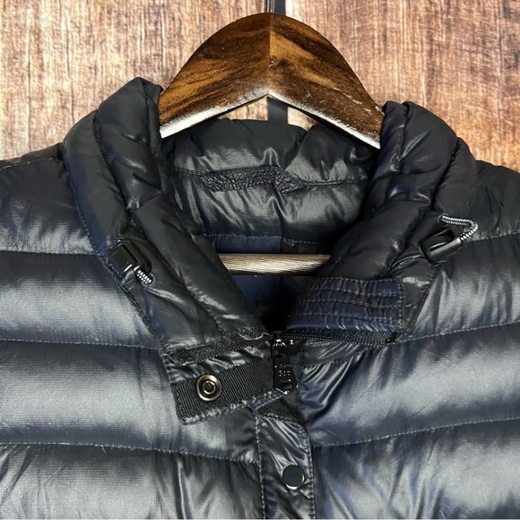 Gap down puffer vest - Picture 3 of 9